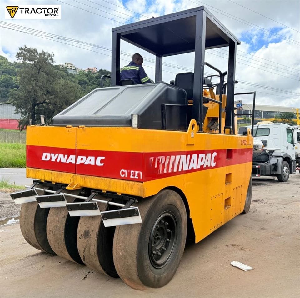 Rolo compactador Dynapac CP221 2003 - Imagem 1