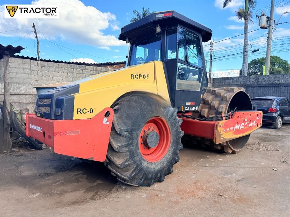 Rolo compactador Dynapac CA250 2011 - Imagem 1
