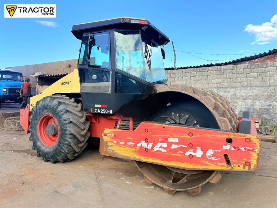 Rolo compactador Dynapac CA250 2011 - Imagem 2