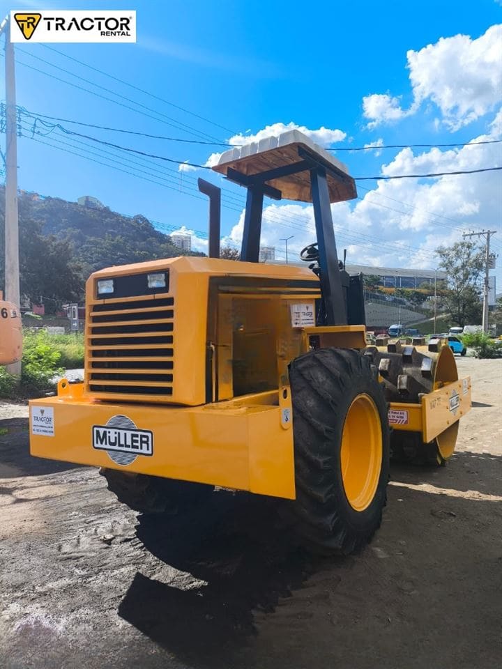 Rolo compactador Müller VAP70 2003 - Imagem 2