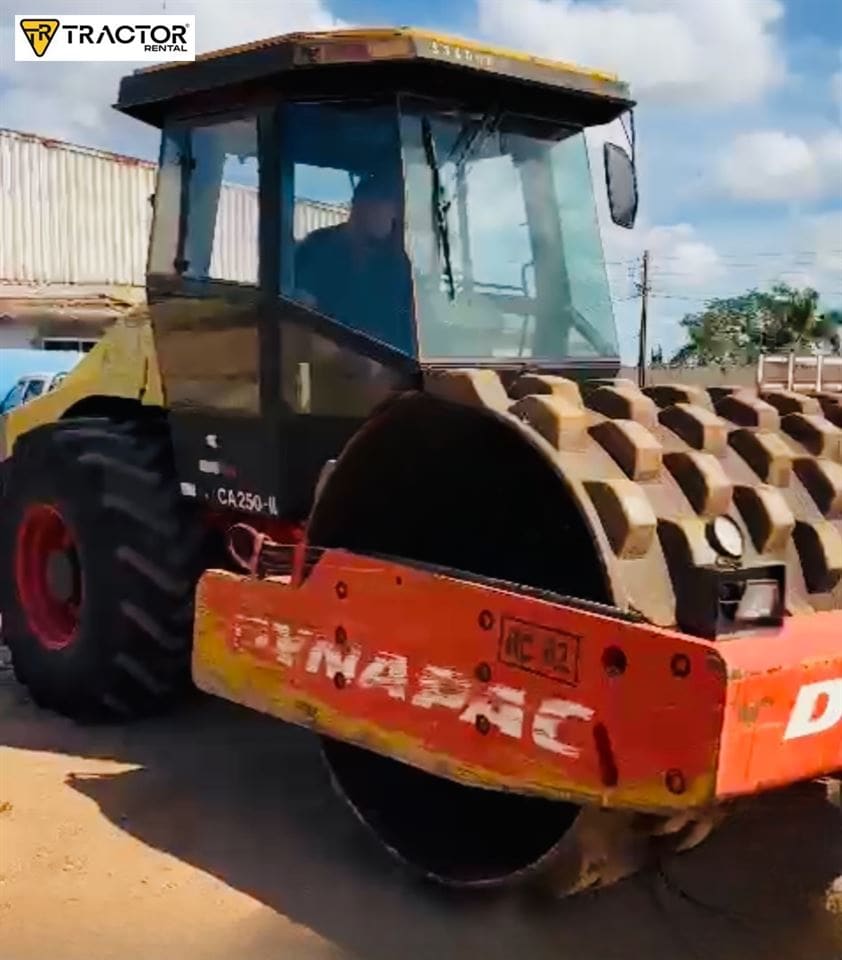 Rolo compactador Dynapac CA250 2010 - Imagem 1