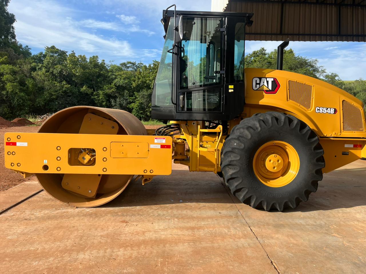 Rolo compactador CAT CS54B 2013 - Imagem 2
