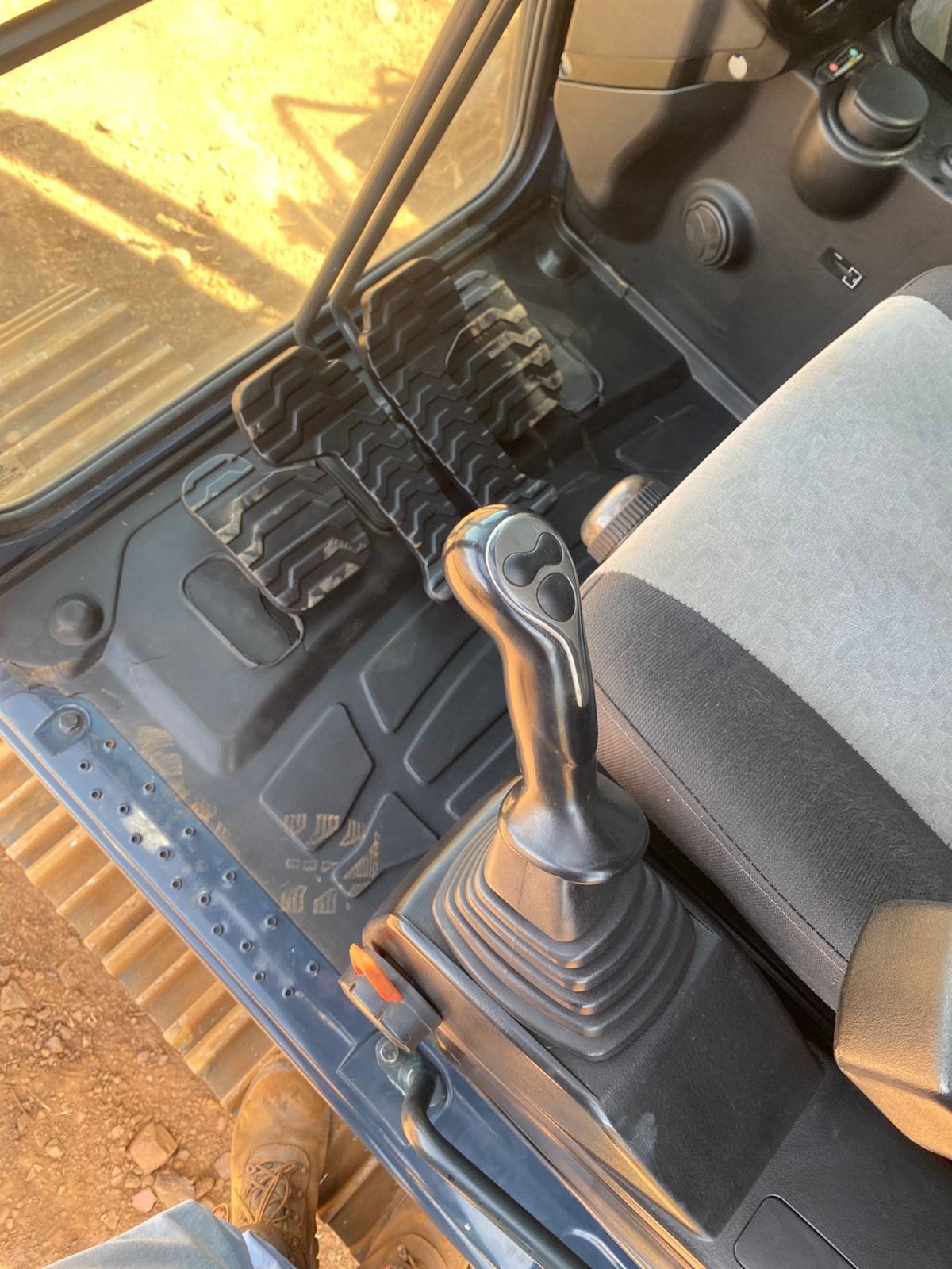 Escavadeira Hyundai R150LC-9 2022 - Imagem 10