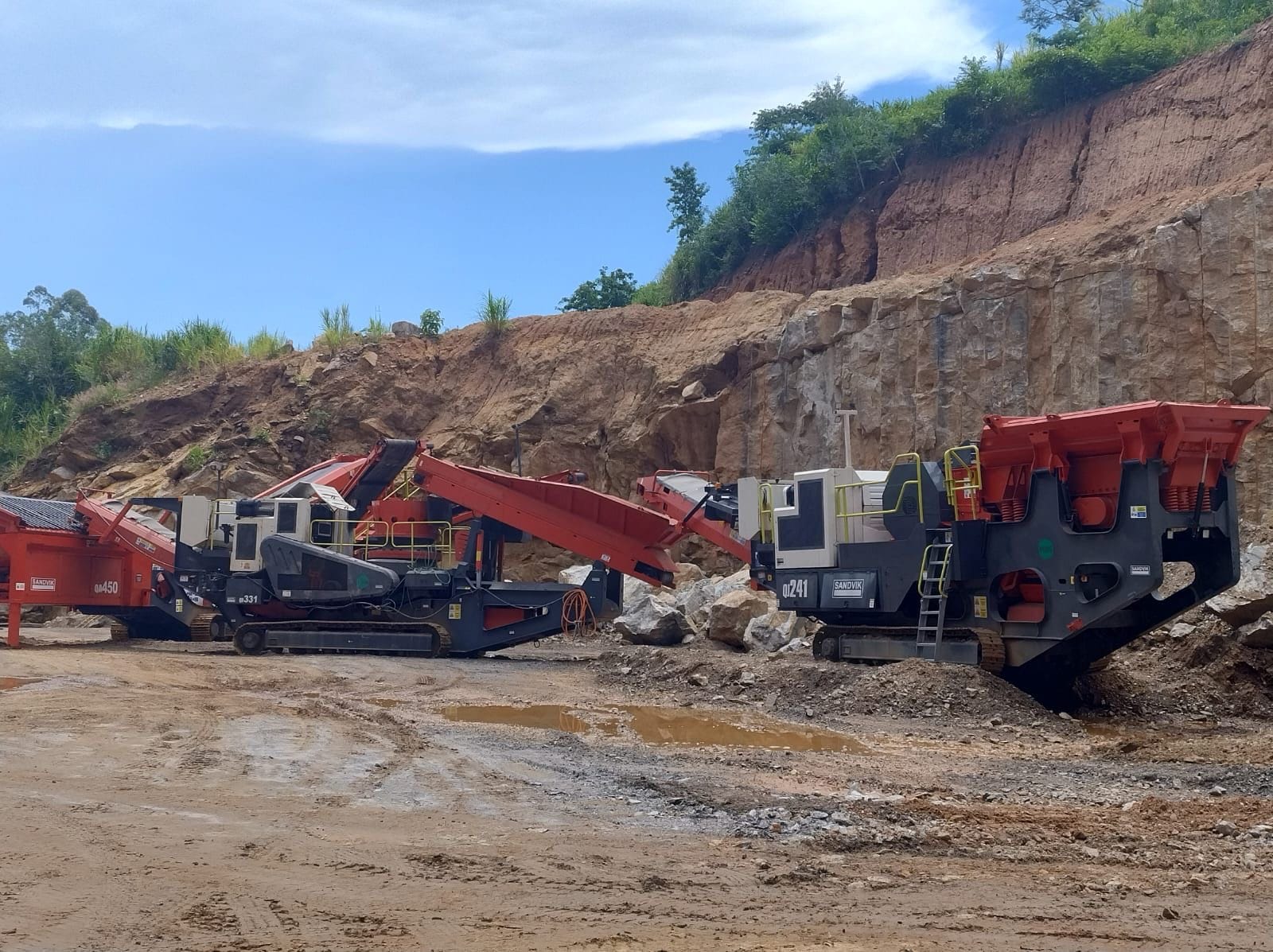 Conjunto de Britagem Móvel  Sandvik QJ-241 2012 - Imagem 3