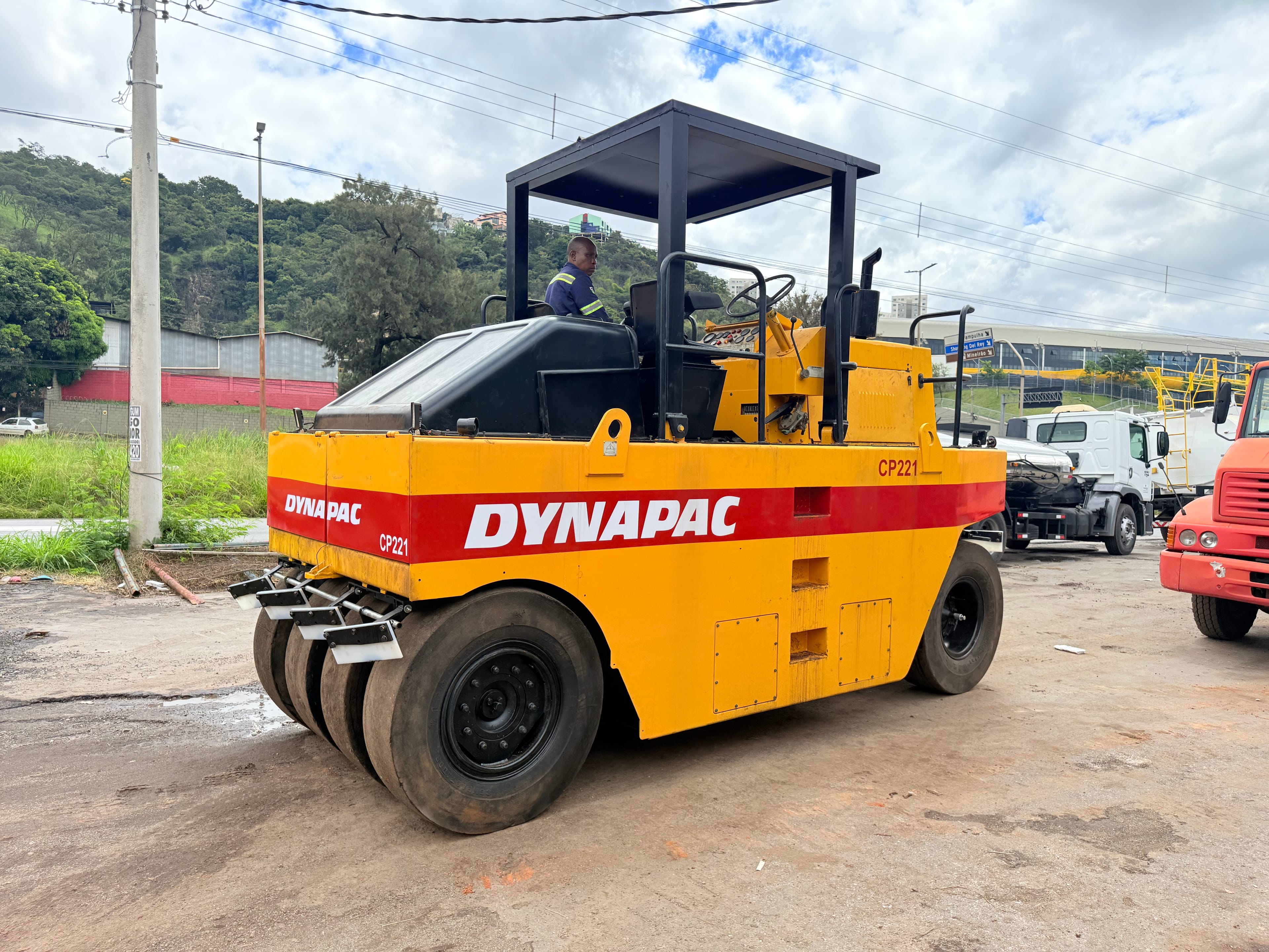 Rolo Compactador de Pneu Dynapac CP221 2003 - Imagem 5