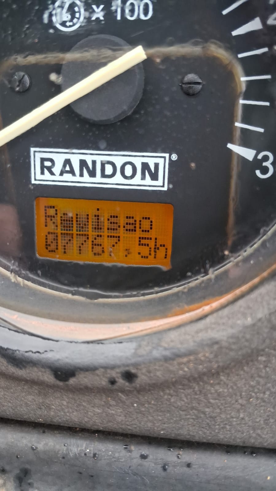Retroescavadeira Randon RD 406 2016 - Imagem 9