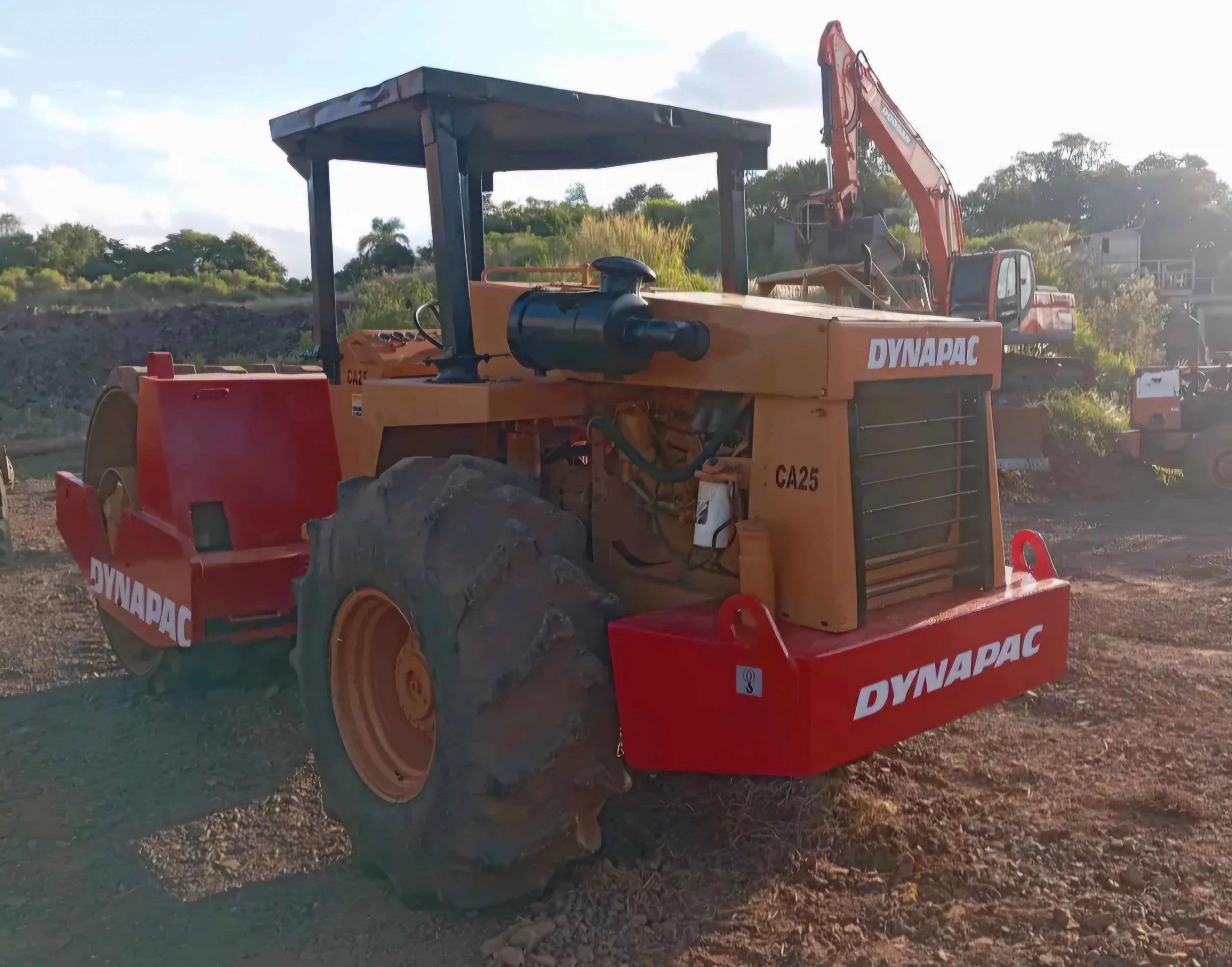 Rolo compactador Dynapac CA25 1989 - Imagem 3
