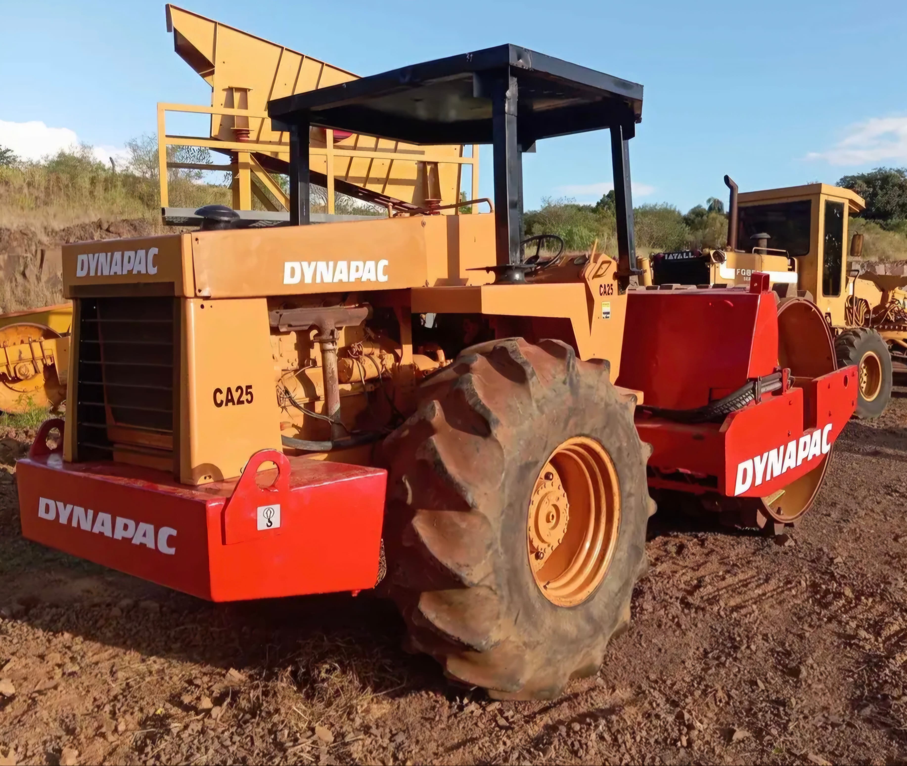 Rolo compactador Dynapac CA25 1989 - Imagem 2