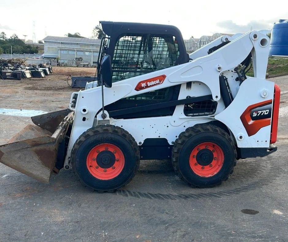 Mini Carregadeira Bobcat S770 2023 - Imagem 2