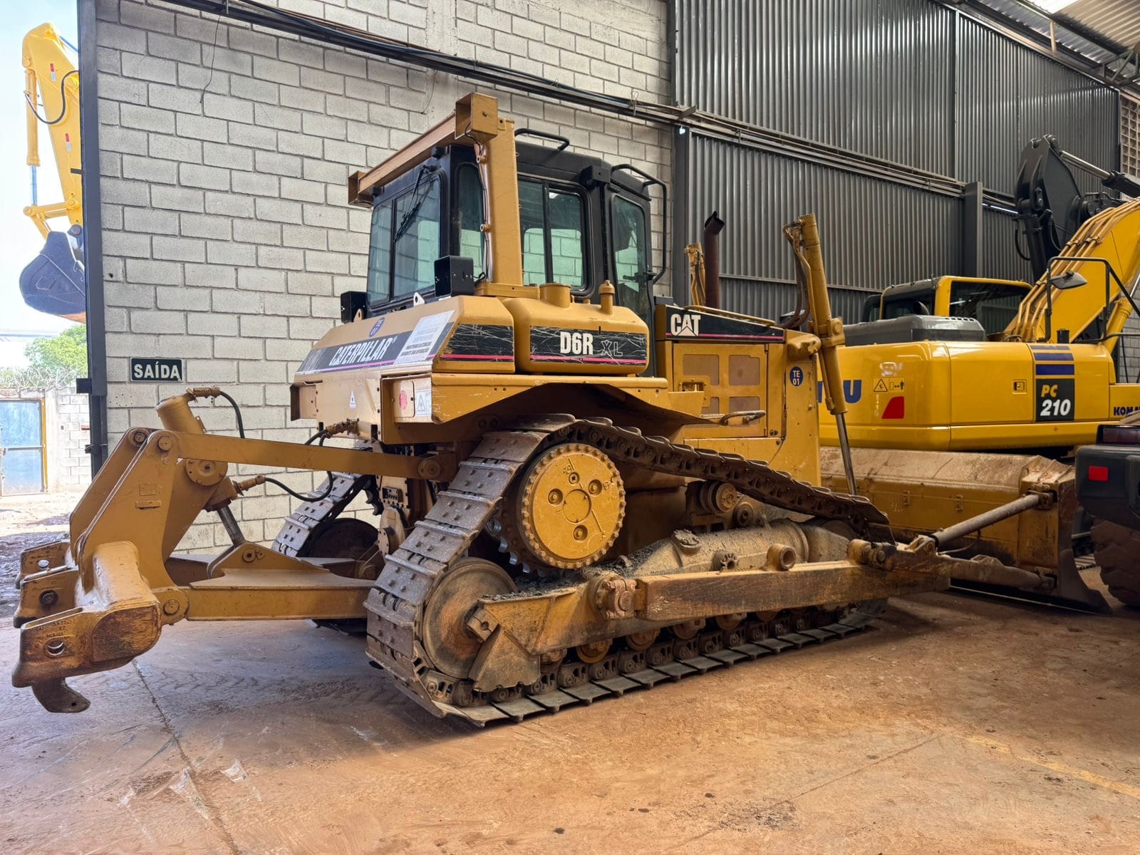Trator de esteira Caterpillar D6R XL 2004 - Imagem 2