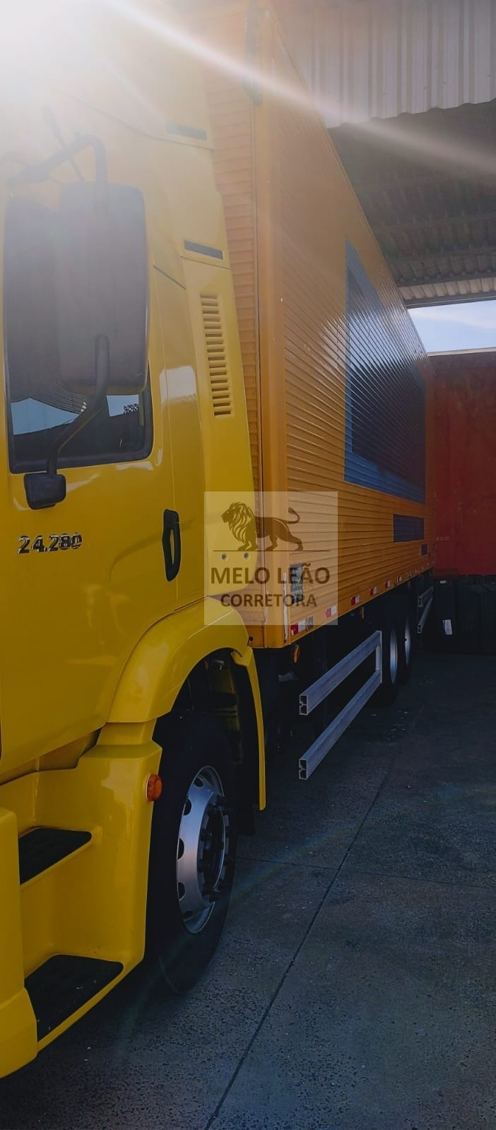 Caminhão Volkswagen 24.280 6X2	 2018 - Imagem 1