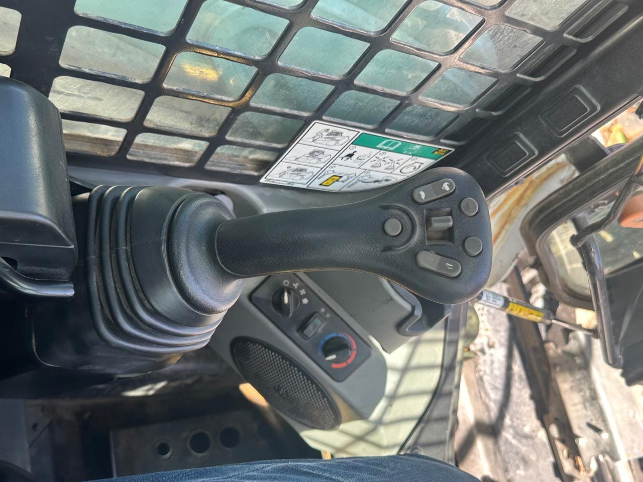 Mini Carregadeira Bobcat S570 2018 - Imagem 6