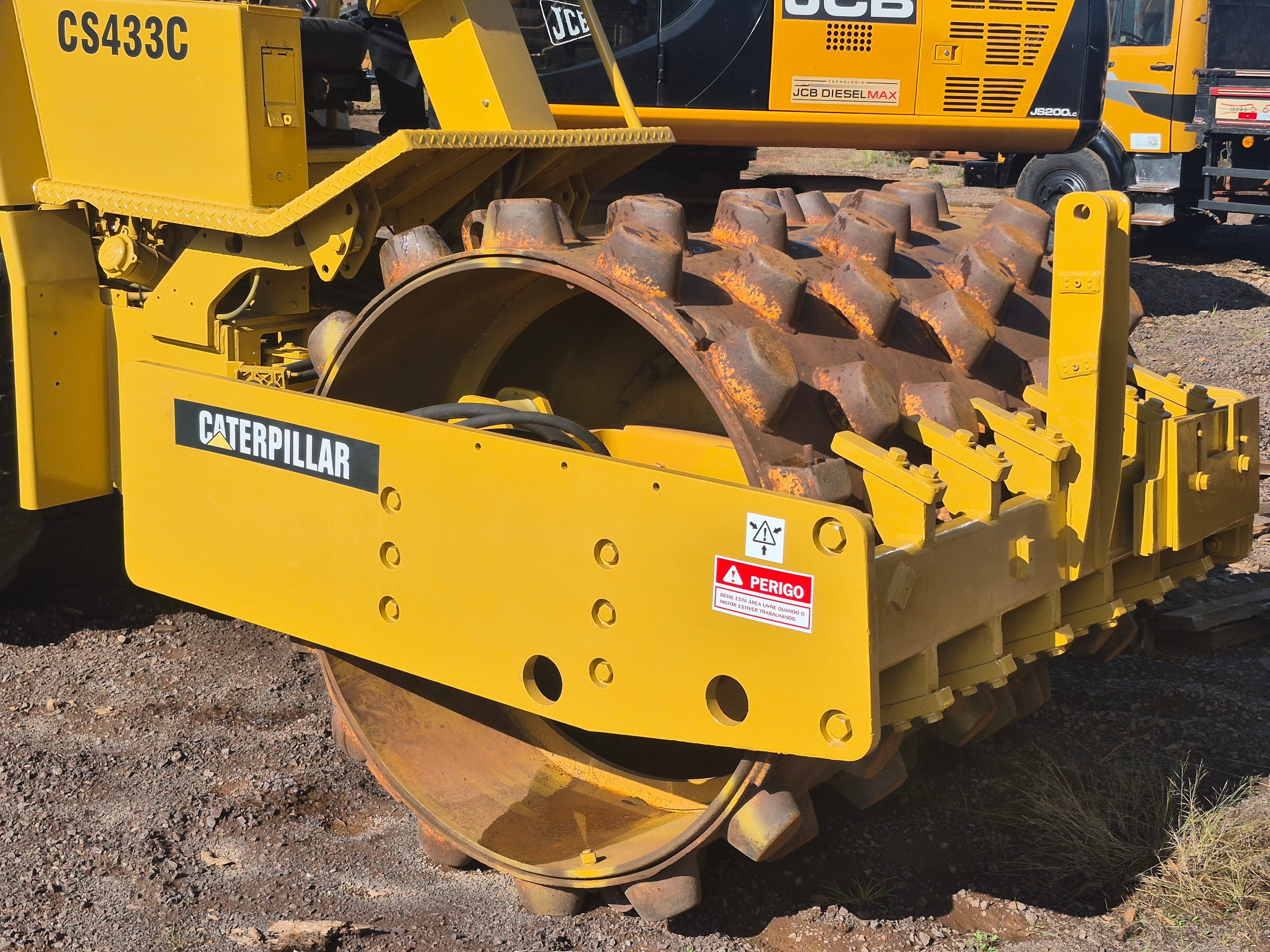 Rolo compactador Caterpillar CS433c 2002 - Imagem 5