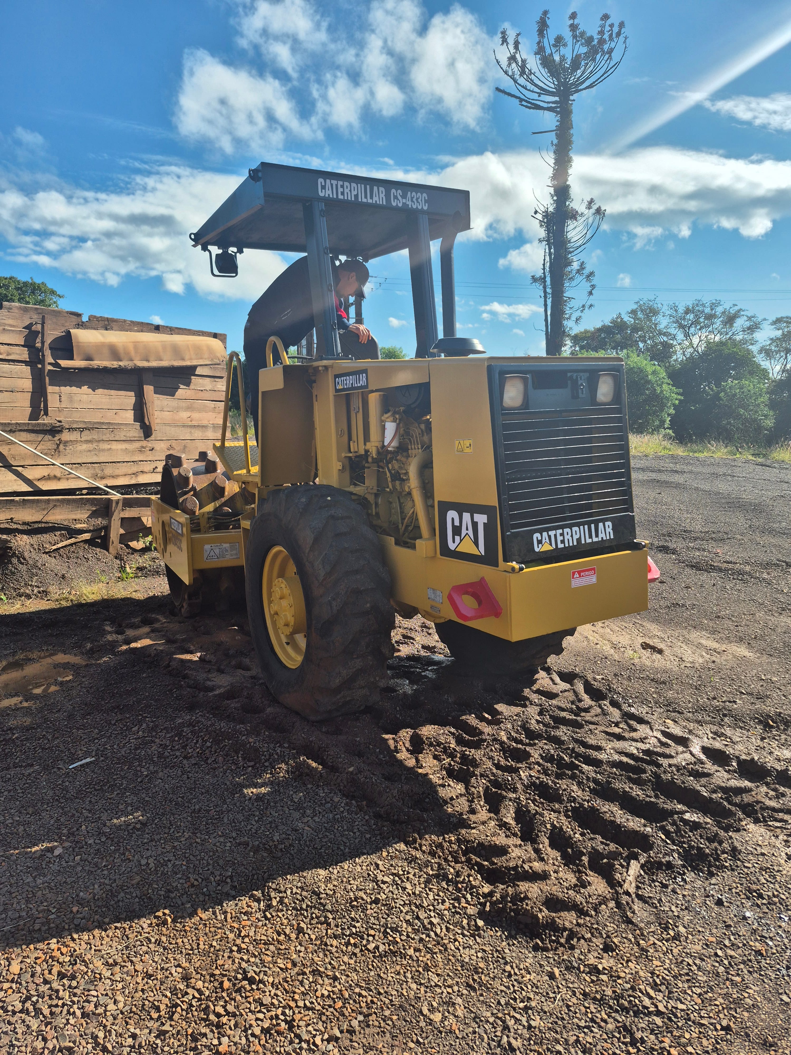 Rolo compactador Caterpillar CS433c 2002 - Imagem 4