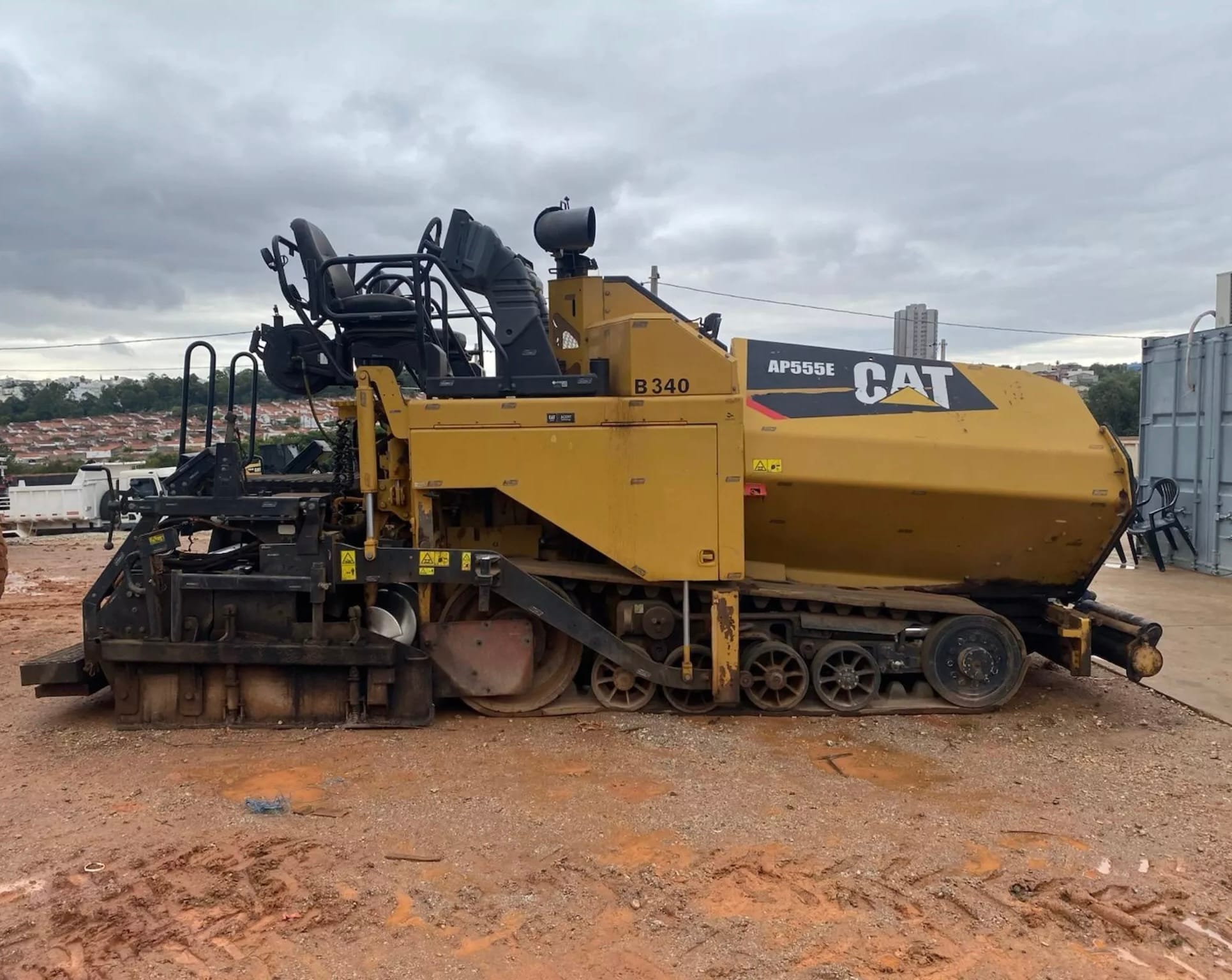 Vibroacabadora Caterpillar AP555 2017 - Imagem 2