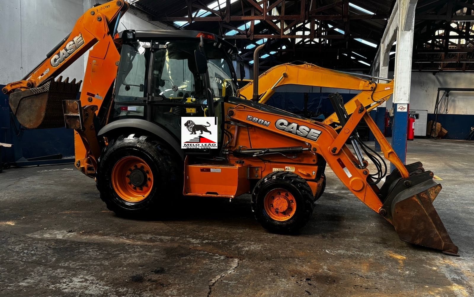 Retroescavadeira Case 580N 2015 - Imagem 1