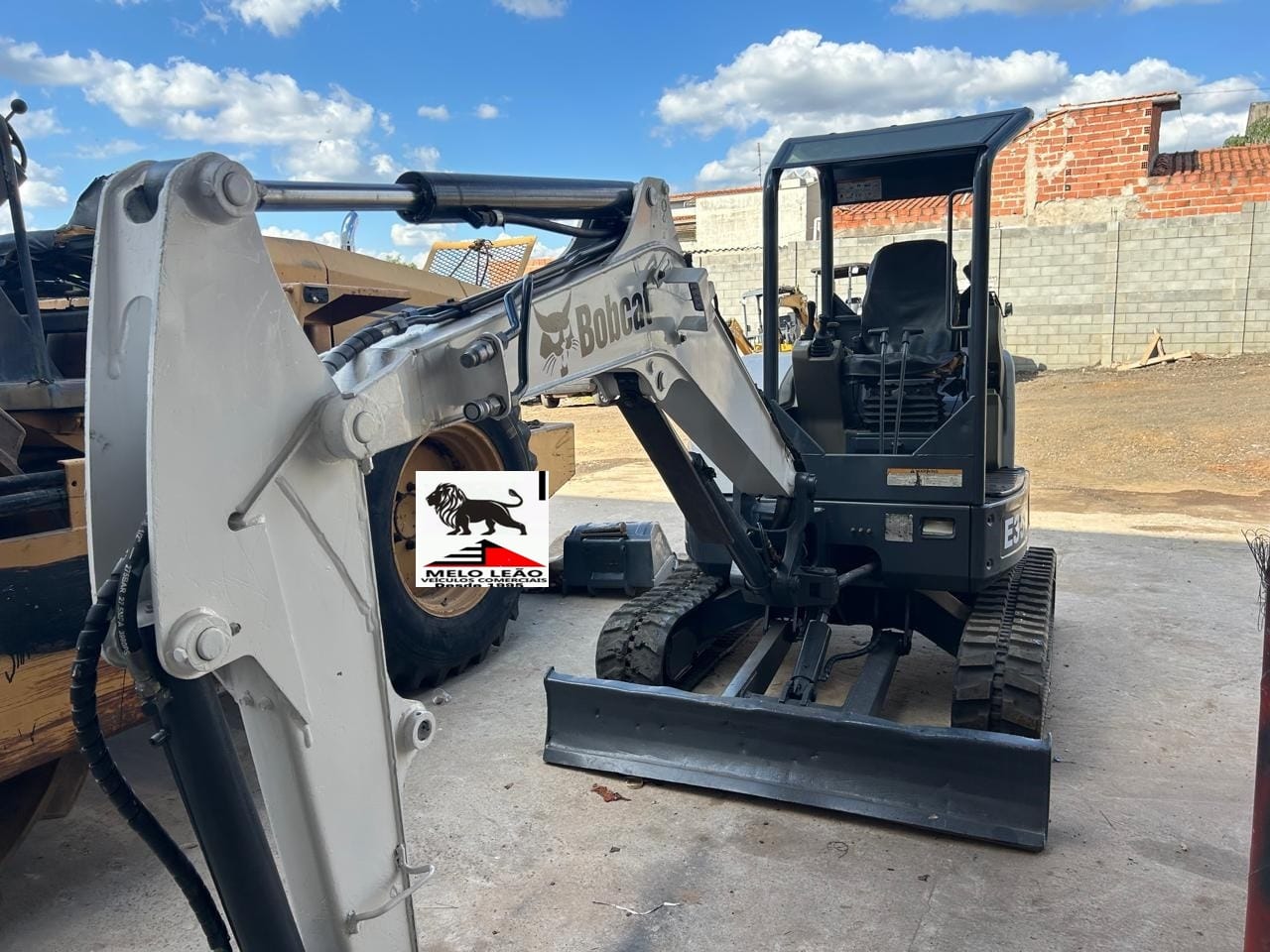 Mini Carregadeira Bobcat E35 2011 - Imagem 5