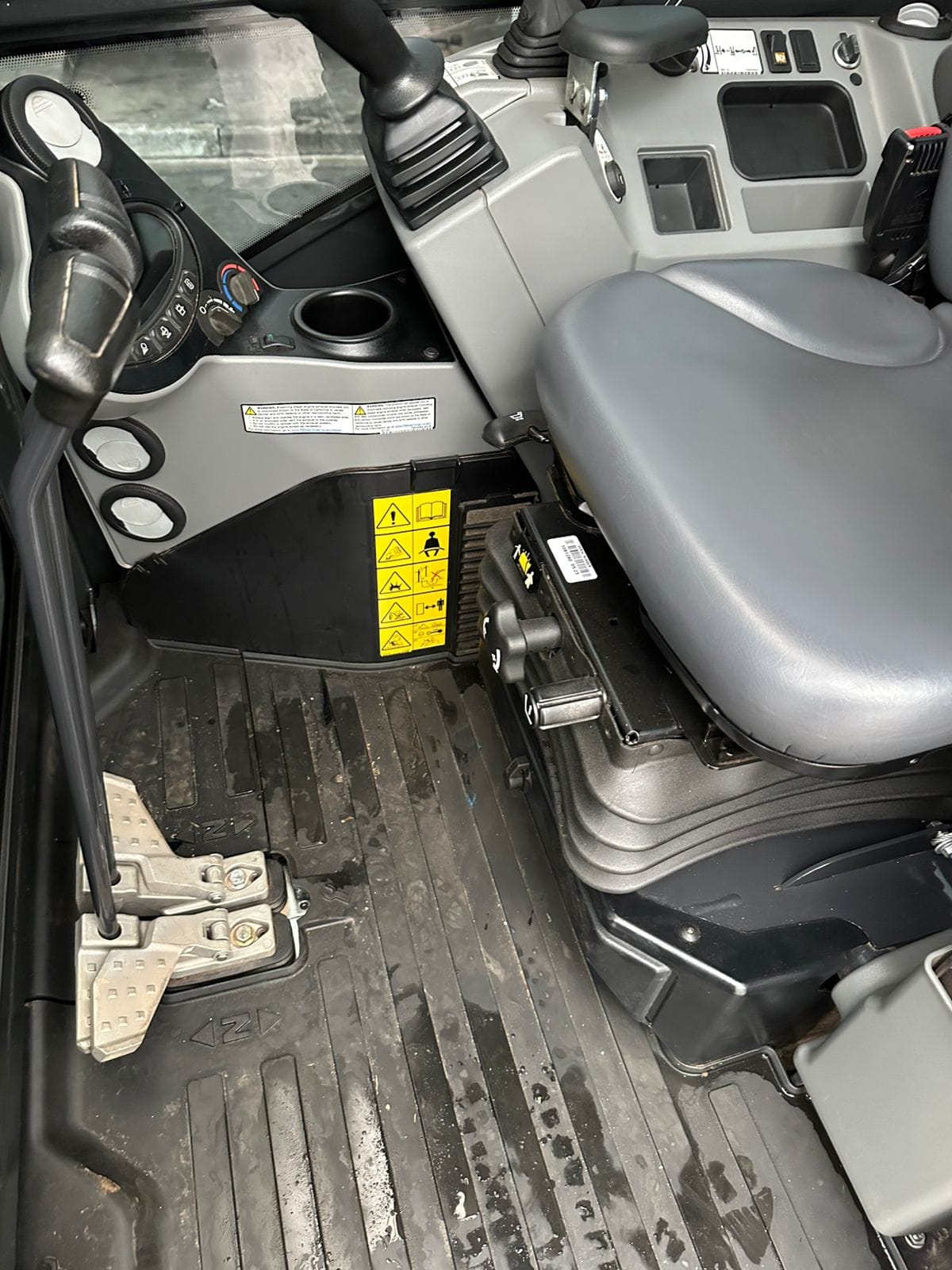 Mini Escavadeira Bobcat E26 2023 - Imagem 6