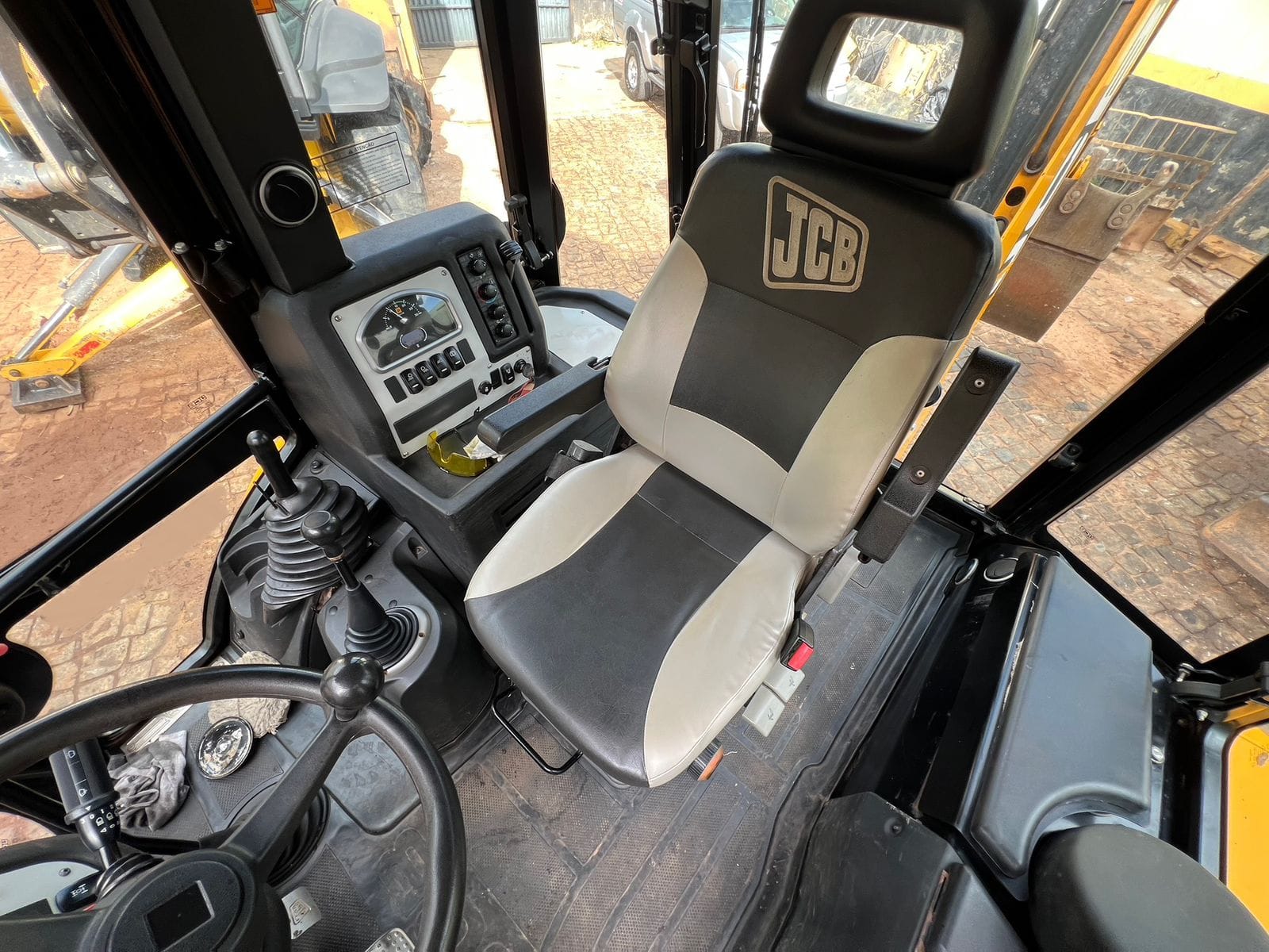Retroescavadeira JCB 3CX 2023 - Imagem 3