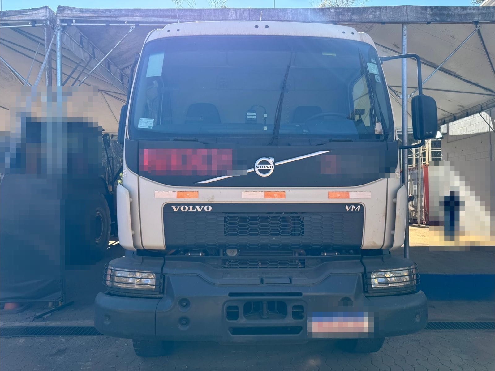 Caminhão Volvo VM 330 2020 - Imagem 2