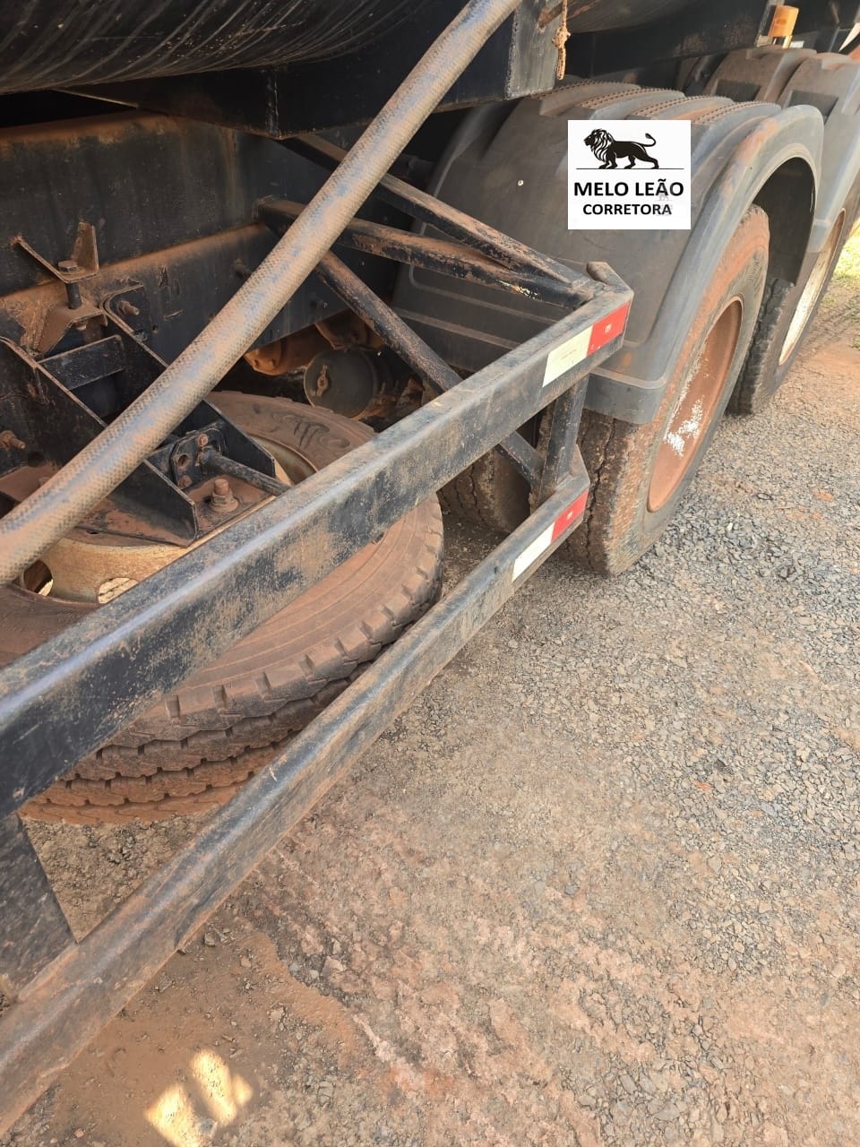 Pipa bombeiro Internacional 4400 6x4 2014 - Imagem 3