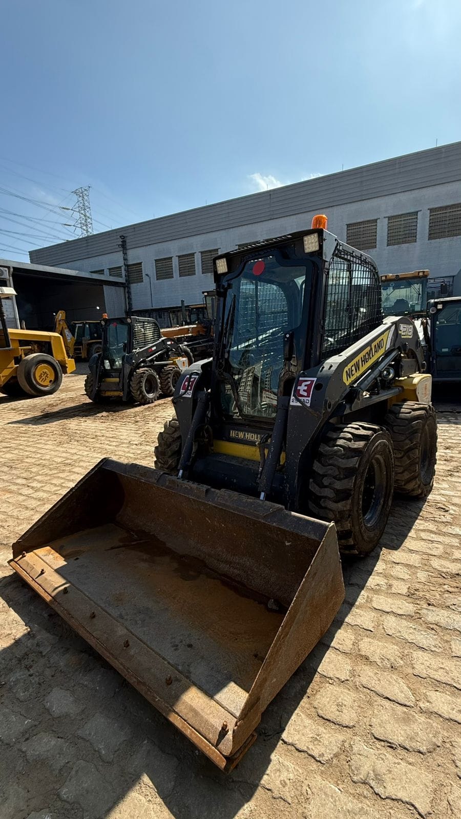 Mini Carregadeira New Holland L218 2012 - Imagem 5