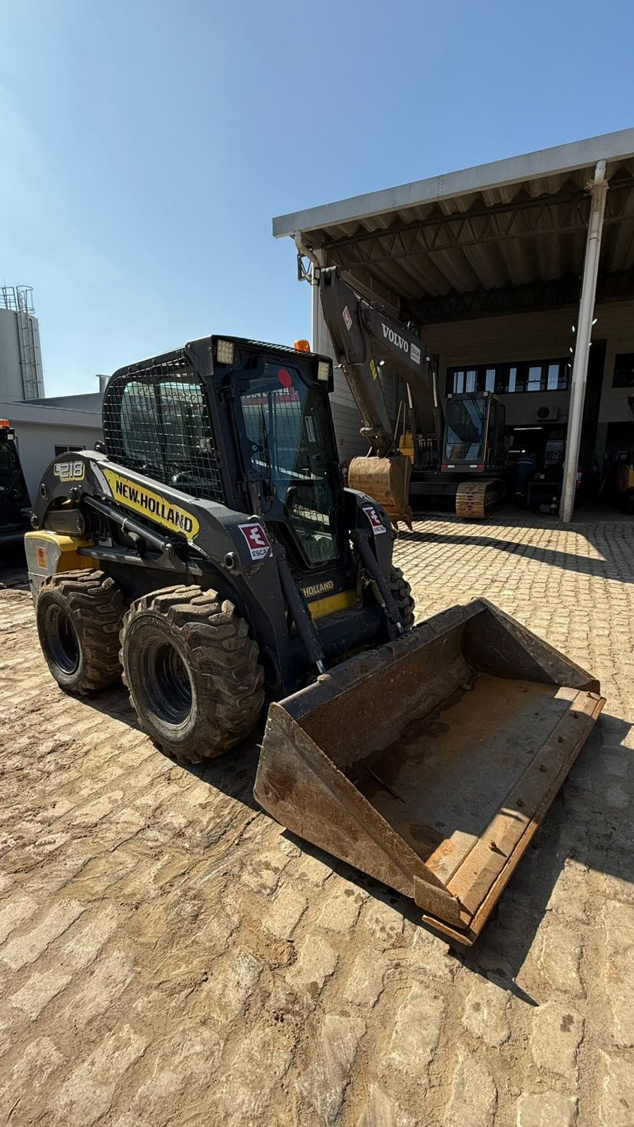 Mini Carregadeira New Holland L218 2012 - Imagem 6