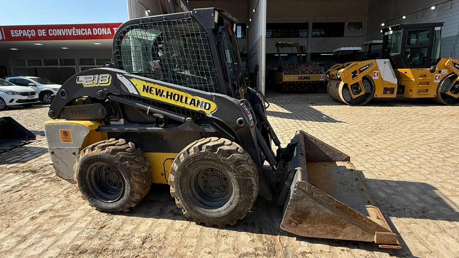 Mini Carregadeira New Holland L218 2012 - Imagem 7