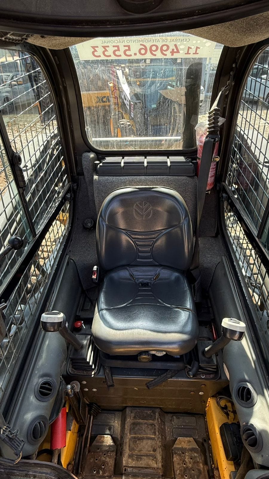Mini Carregadeira New Holland L218 2012 - Imagem 3