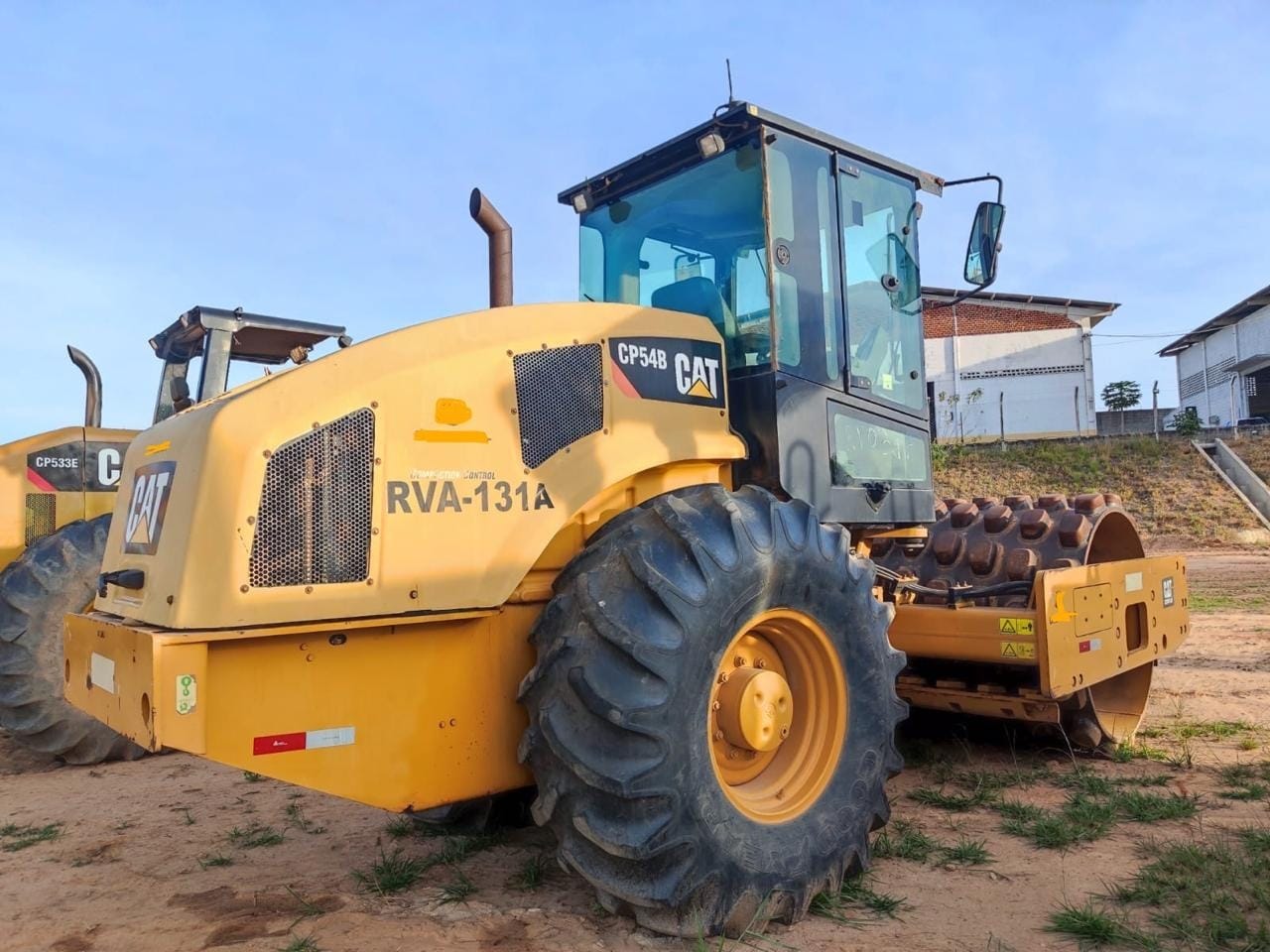 Rolo compactador Caterpillar CP54B 2014 - Imagem 1