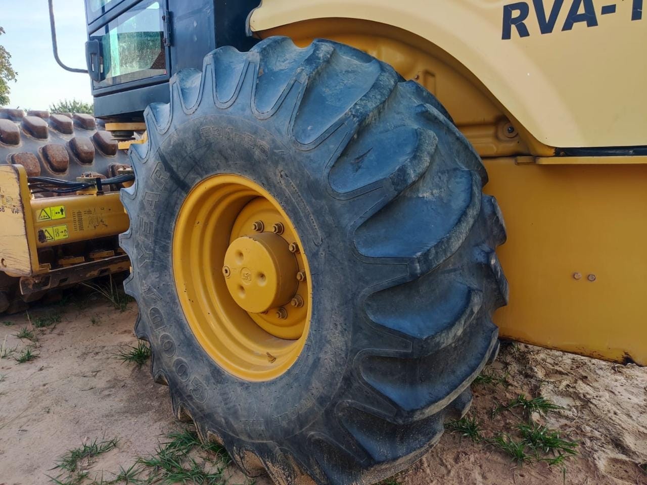 Rolo compactador Caterpillar CP54B 2014 - Imagem 6