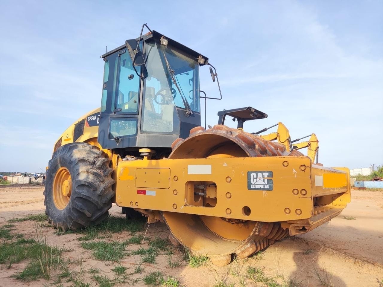 Rolo compactador Caterpillar CP54B 2014 - Imagem 9