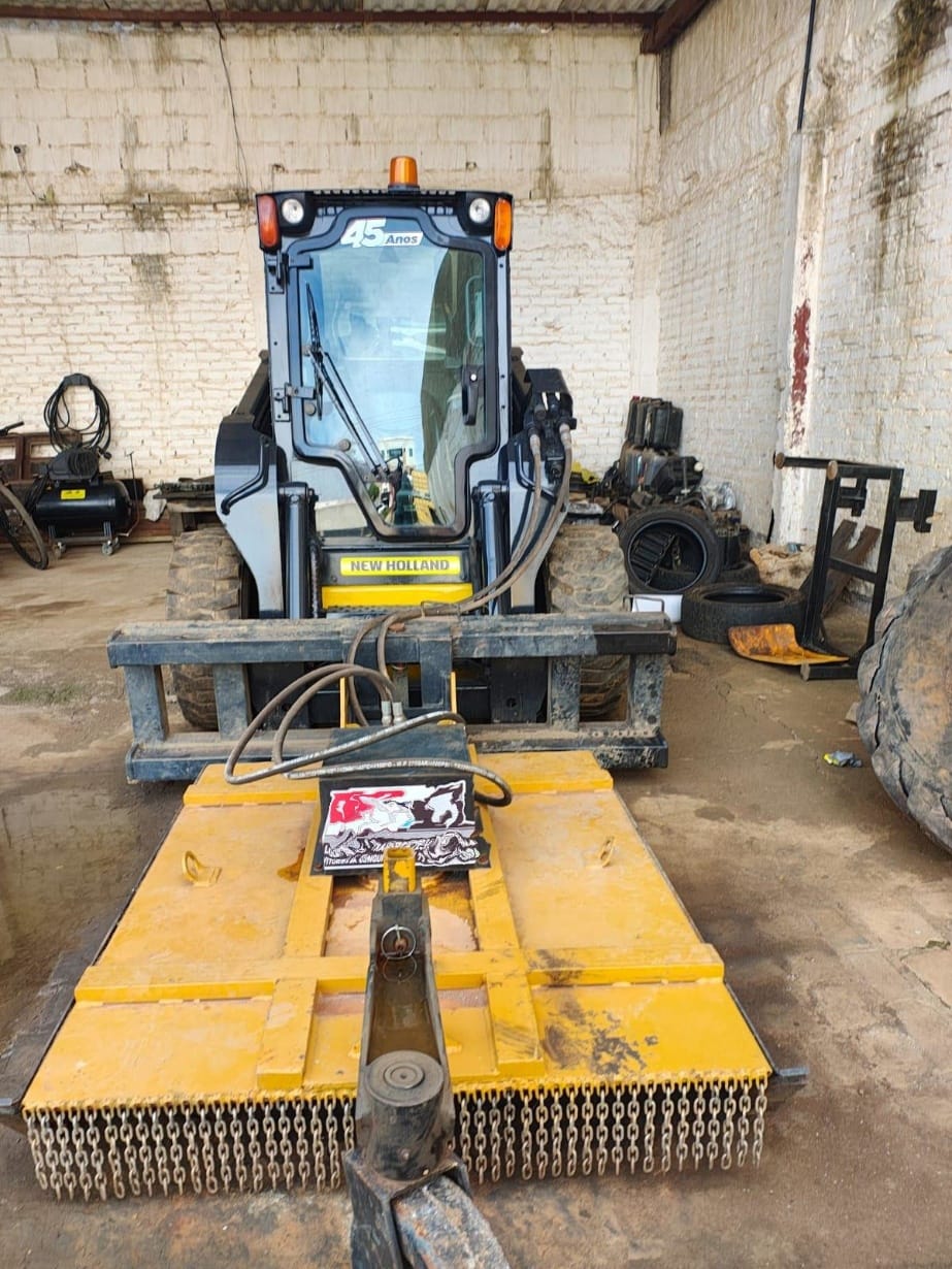 Mini Carregadeira New Holland L318 2017 - Imagem 3