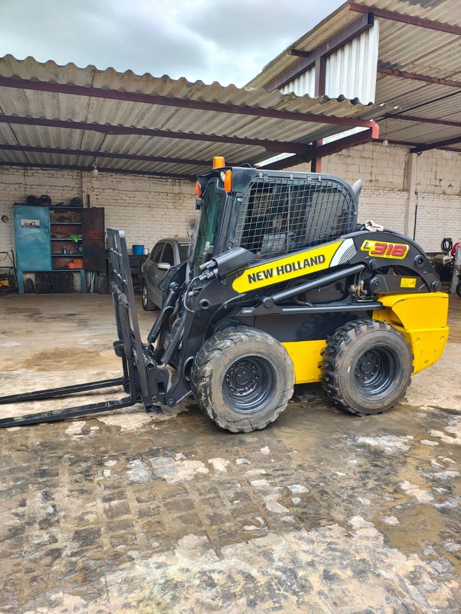 Mini Carregadeira New Holland L318 2017 - Imagem 4