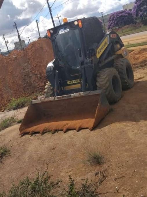 Mini Carregadeira New Holland L318 2017 - Imagem 6