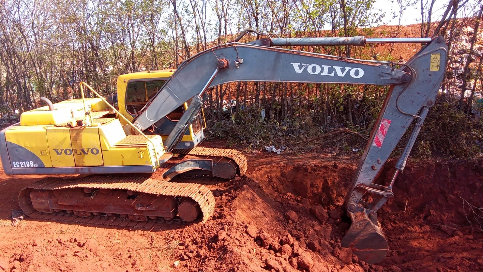 Escavadeira Volvo EC210B 2008 - Imagem 1