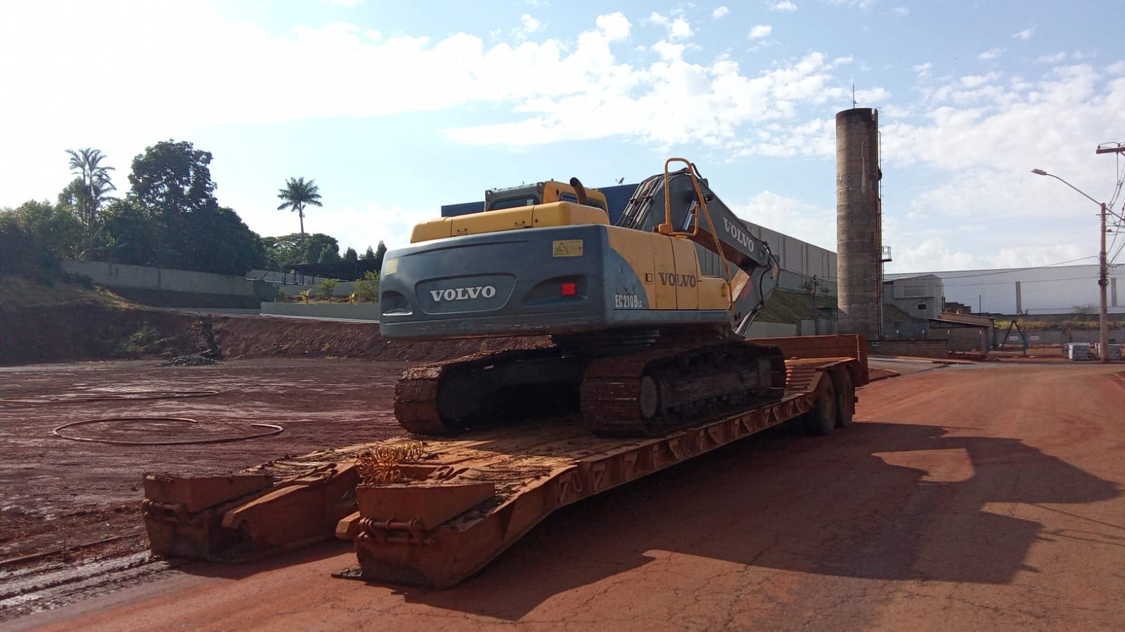 Escavadeira Volvo EC210B 2008 - Imagem 3