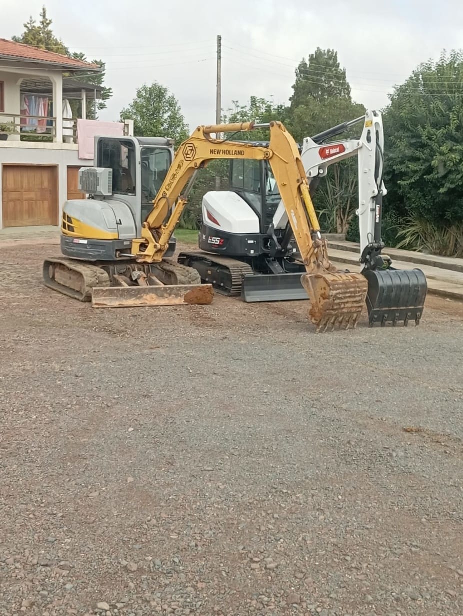 Mini Escavadeira New Holland E50 2011 - Imagem 1