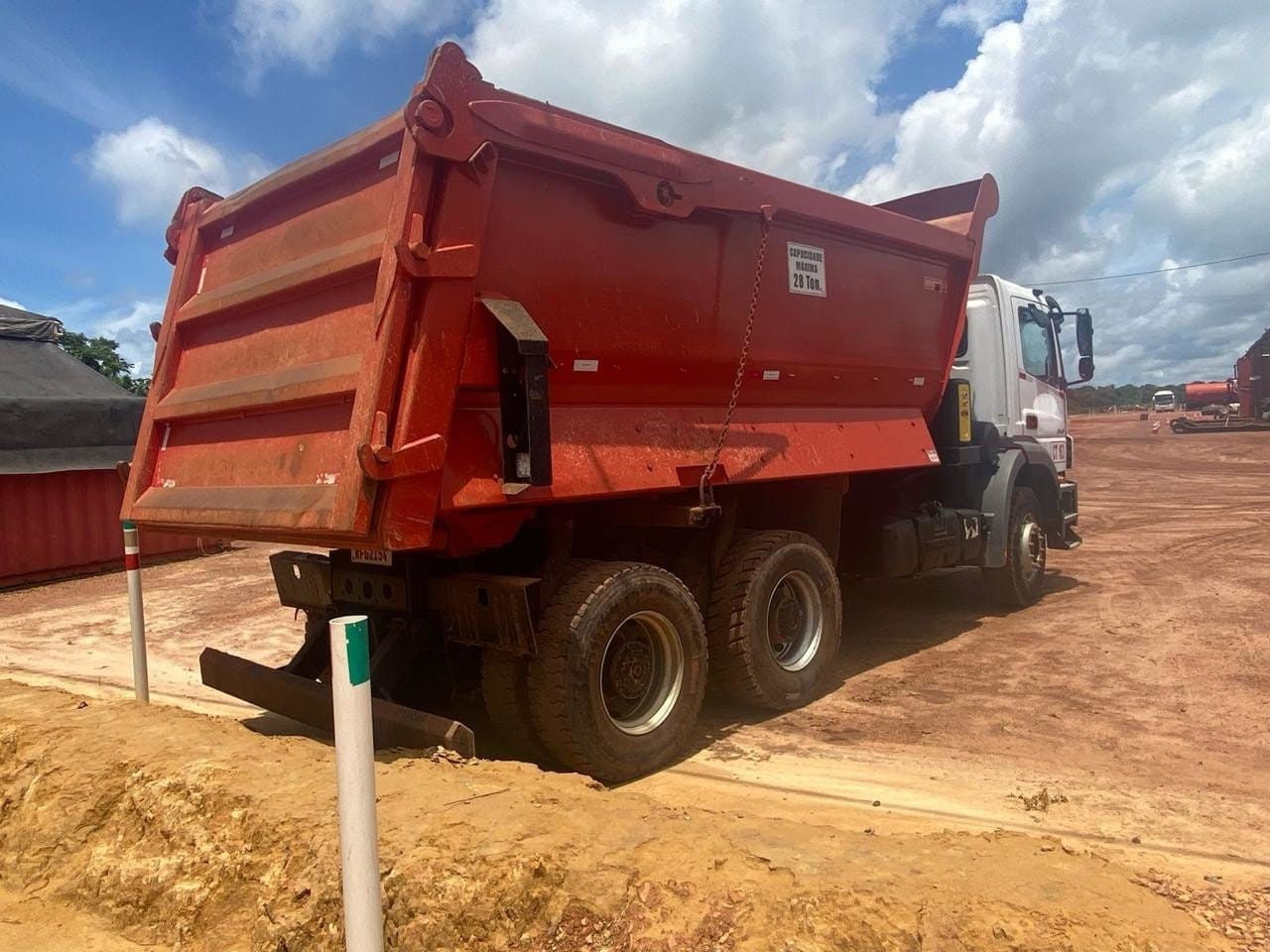 Caminhão Mercedes Benz AXOR 3131 6X4 2020 - Imagem 3