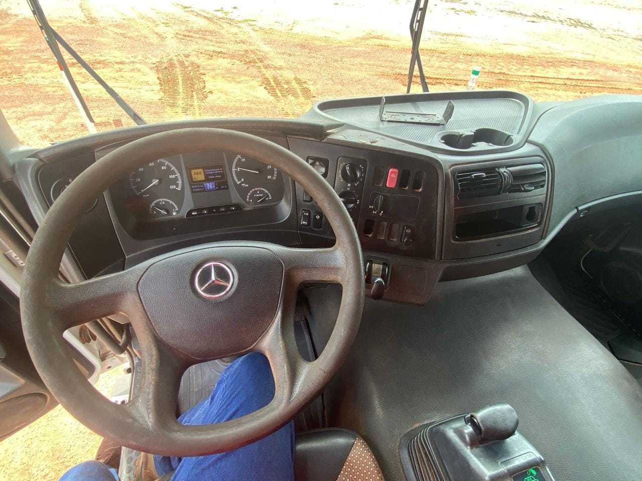 Caminhão Mercedes Benz AXOR 3131 6X4 2020 - Imagem 6