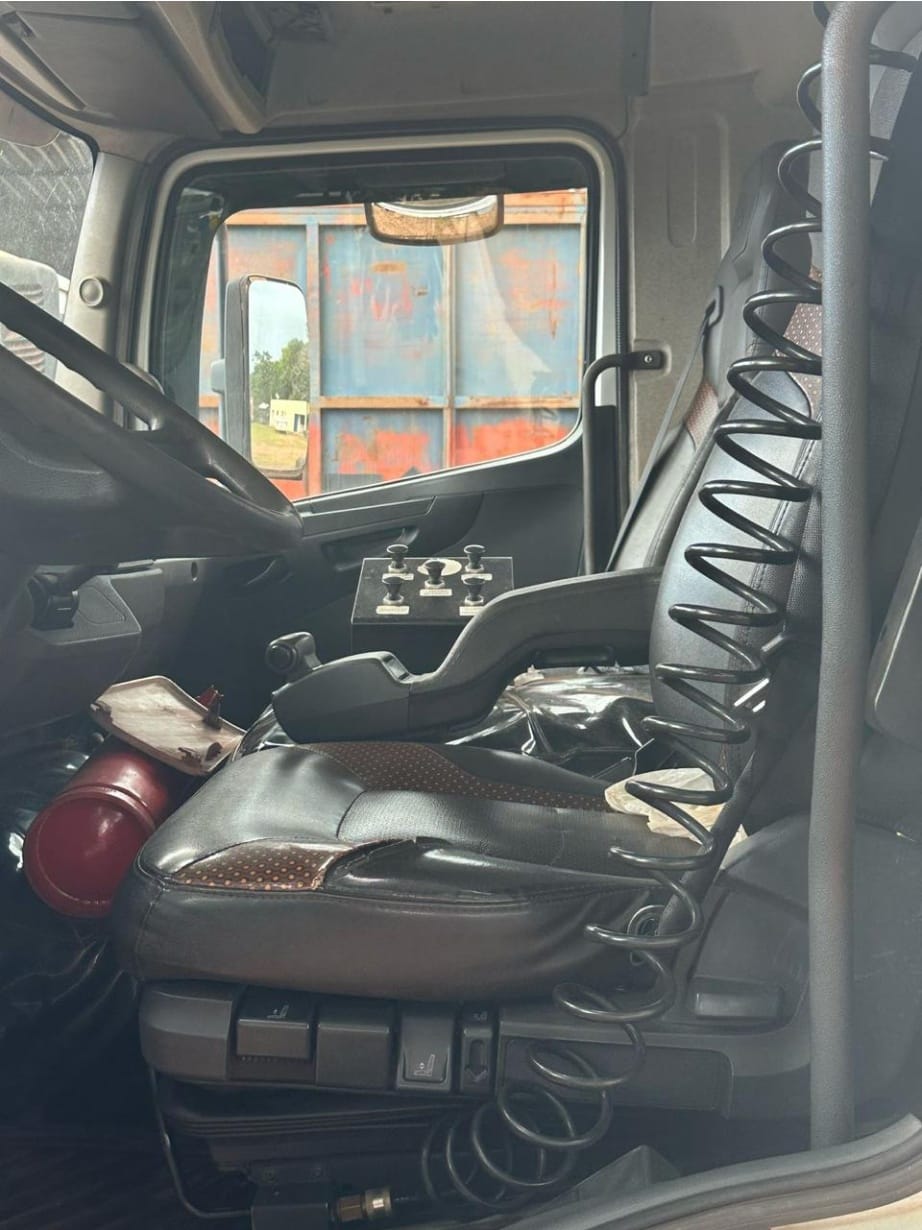 Caminhão Mercedes Benz MB 2730 2021 - Imagem 4