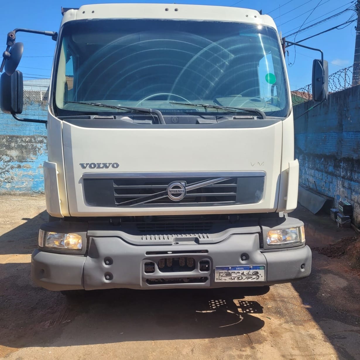 Caminhão Volvo VM 270 2013 - Imagem 4