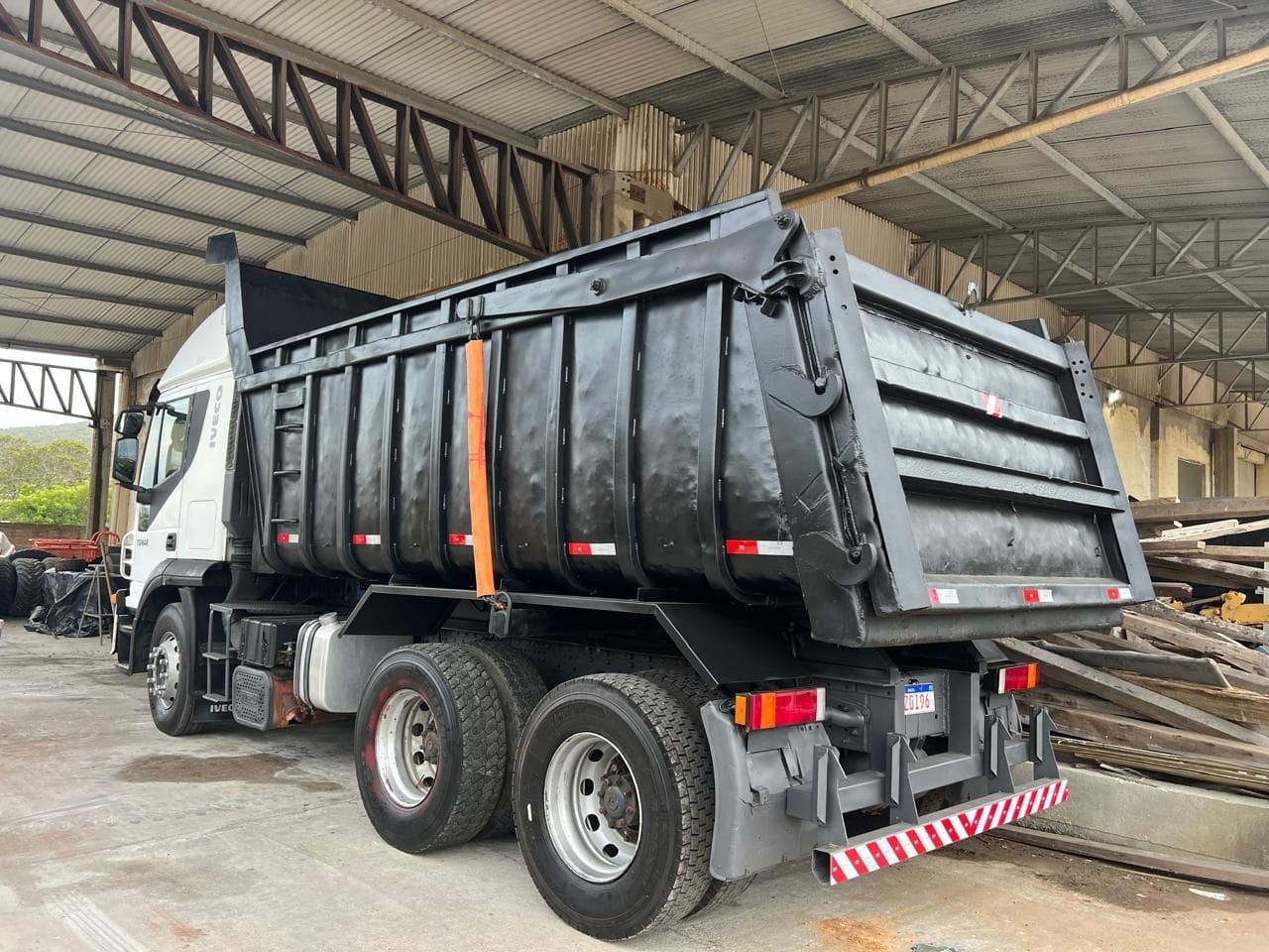 Caminhão Iveco 740S46TZ 2012 - Imagem 2