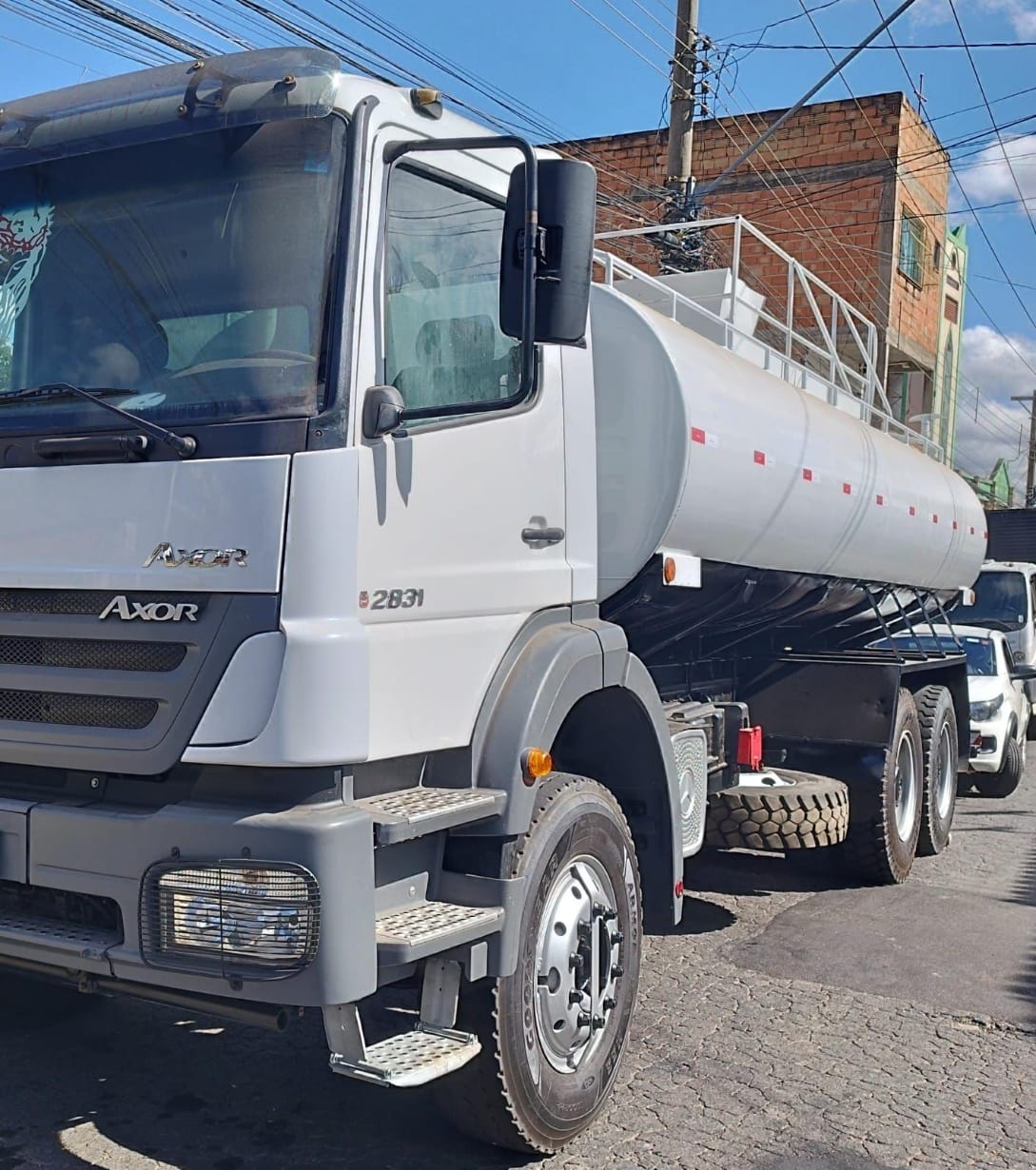 Caminhão Mercedes Benz MB2831 2012 - Imagem 1