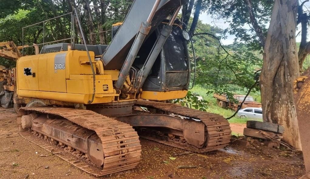 Escavadeira com garras John Deere 210G LC 2017 - Imagem 1