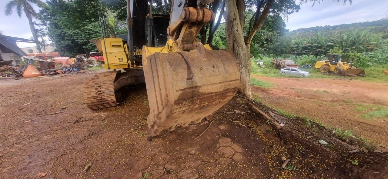 Escavadeira com garras John Deere 210G LC 2017 - Imagem 2