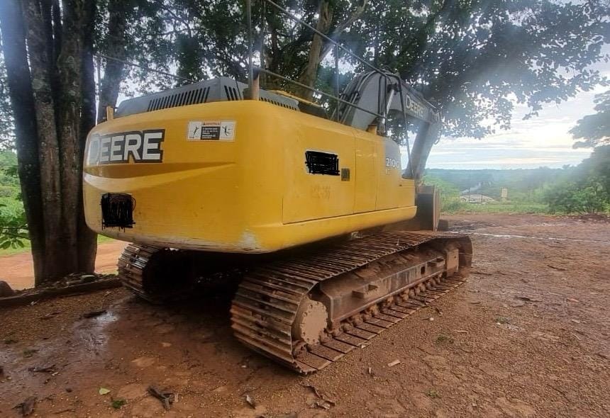 Escavadeira com garras John Deere 210G LC 2017 - Imagem 3