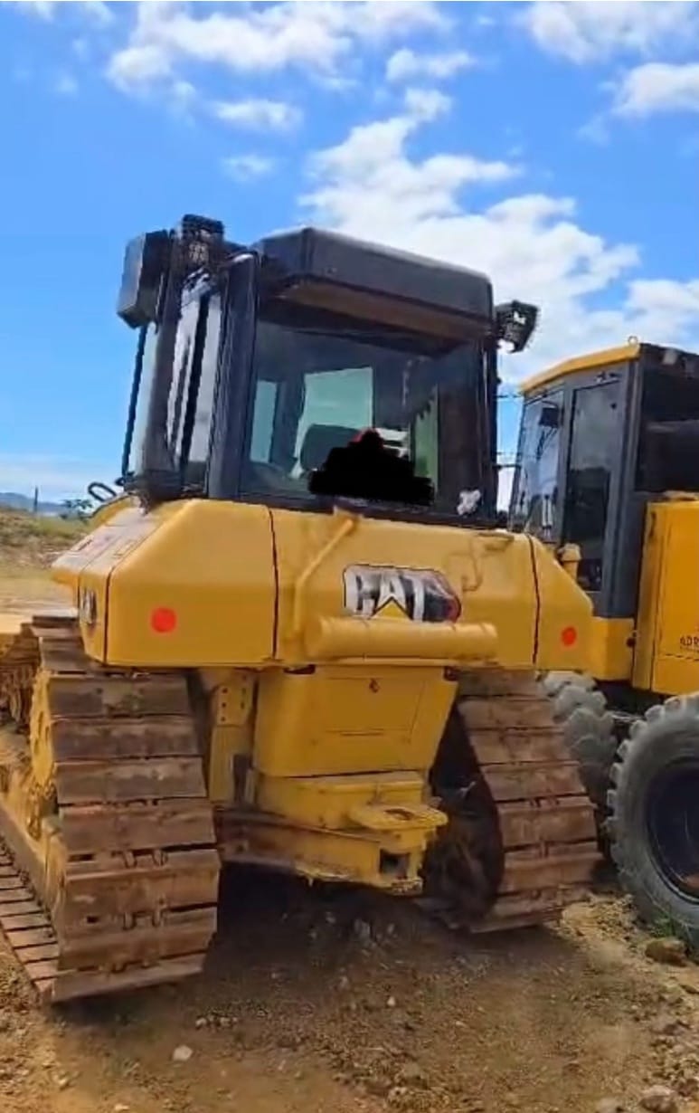 Trator de esteira Caterpillar D6N 2012 - Imagem 1