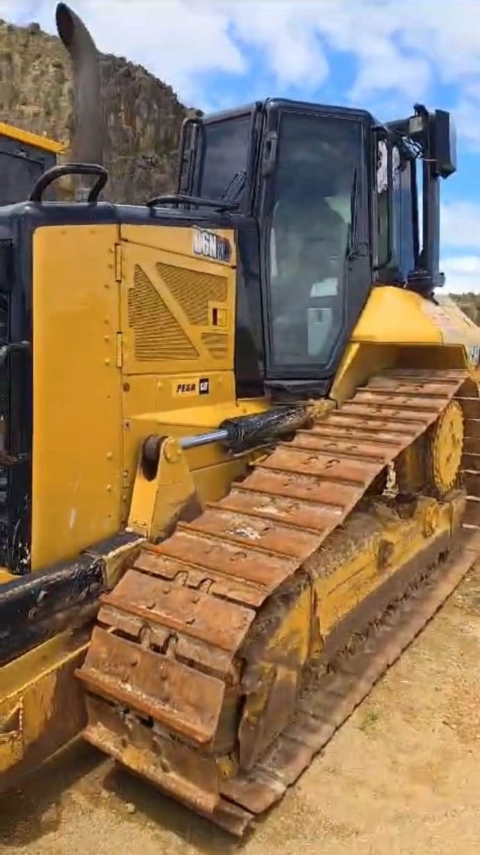 Trator de esteira Caterpillar D6N 2012 - Imagem 2