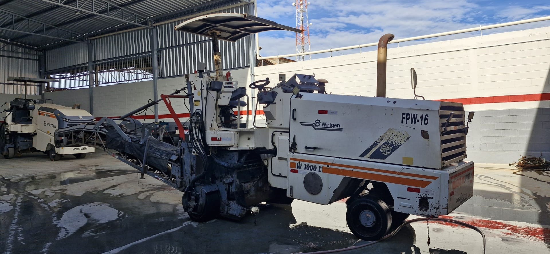 Fresadora de asfalto Wirtgen W1000L 2006 - Imagem 1